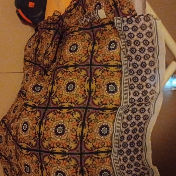 Long Beautiful Brown, Black, White &  Red Scarf/Wrap - Picture 6 of 9